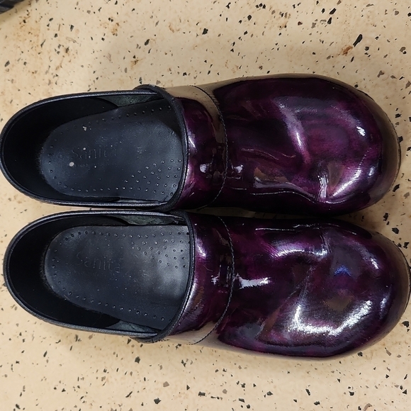 𝅺sanita clogs purple patent size 41 great condition - Picture 1 of 7